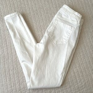 Old Navy White Skinny Jeans - Mid Rise size 2